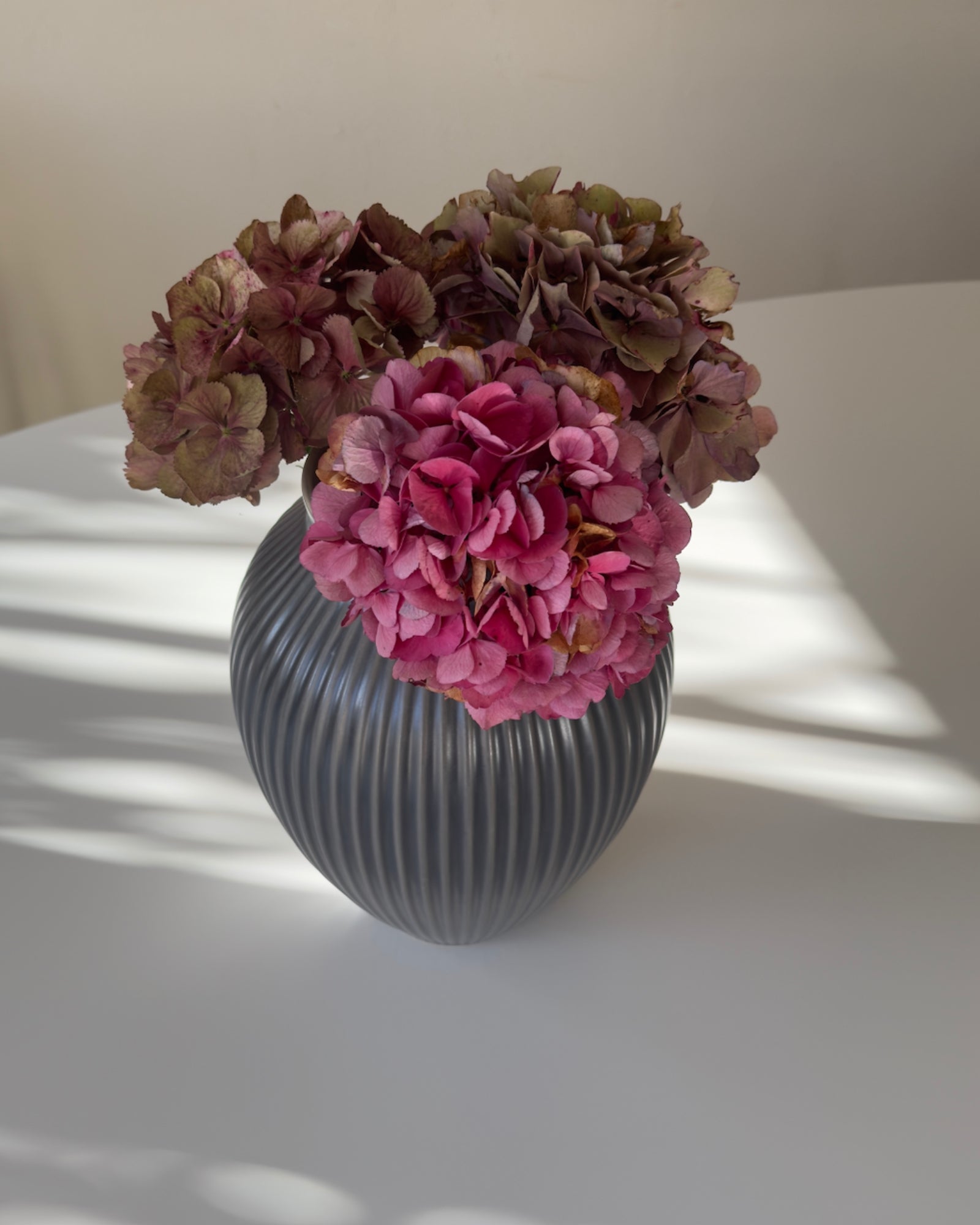 Knabstrup Ceramics⎥Dark gray Vase