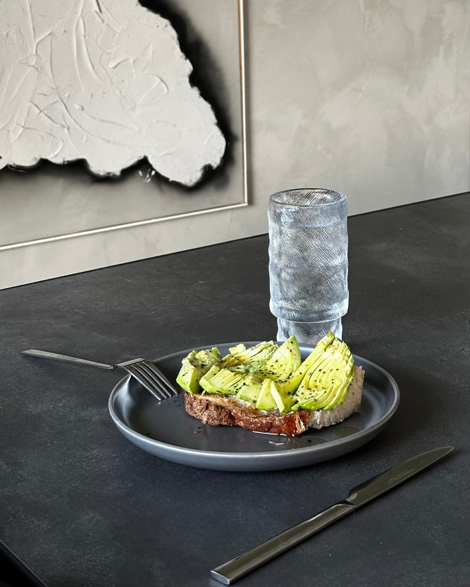 KNABSTRUP KERAMIK⎥MØRKEGRÅ TAVOLA FROKOSTTALLERKEN