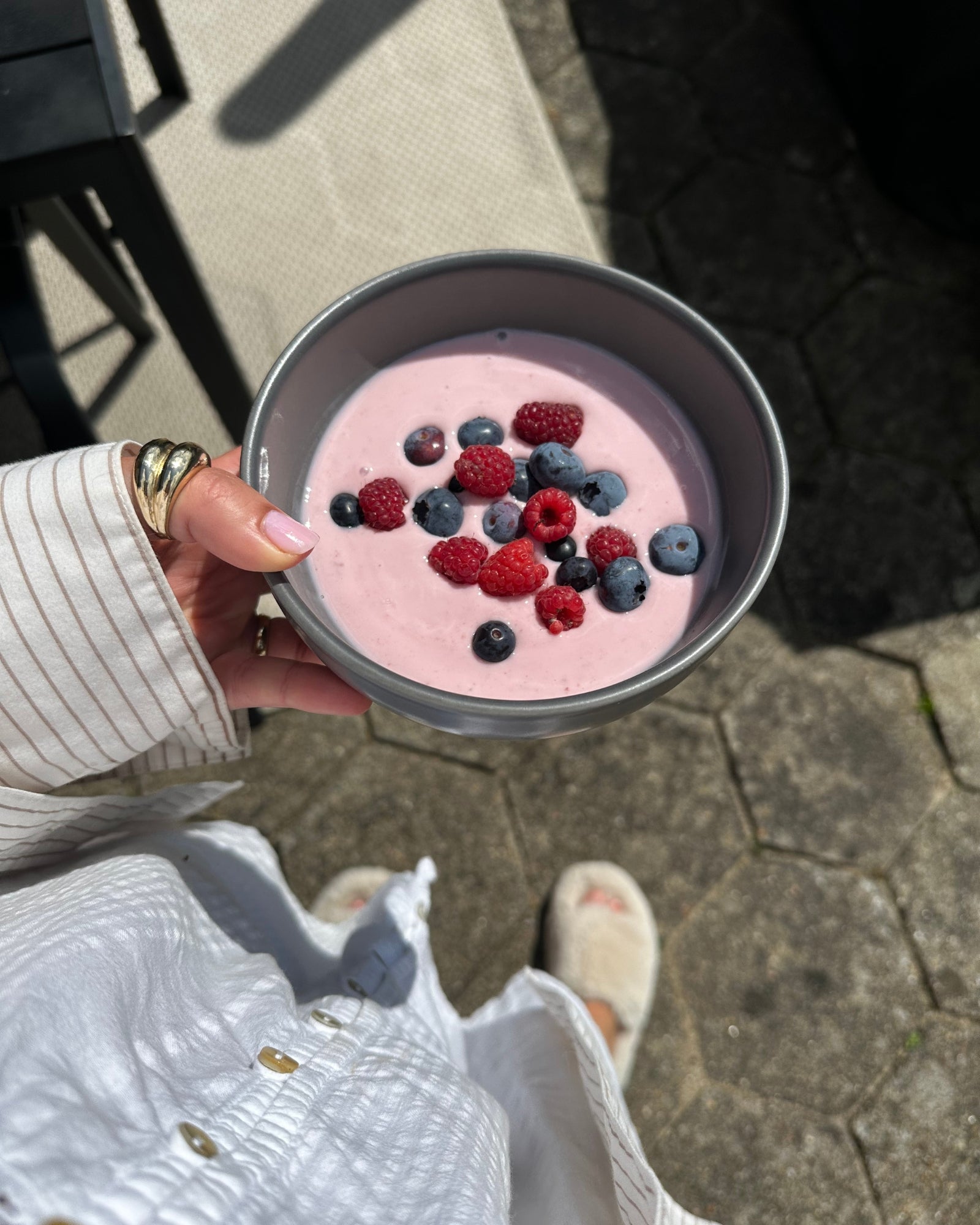 Knabstrup keramik serveret med skyr og bær