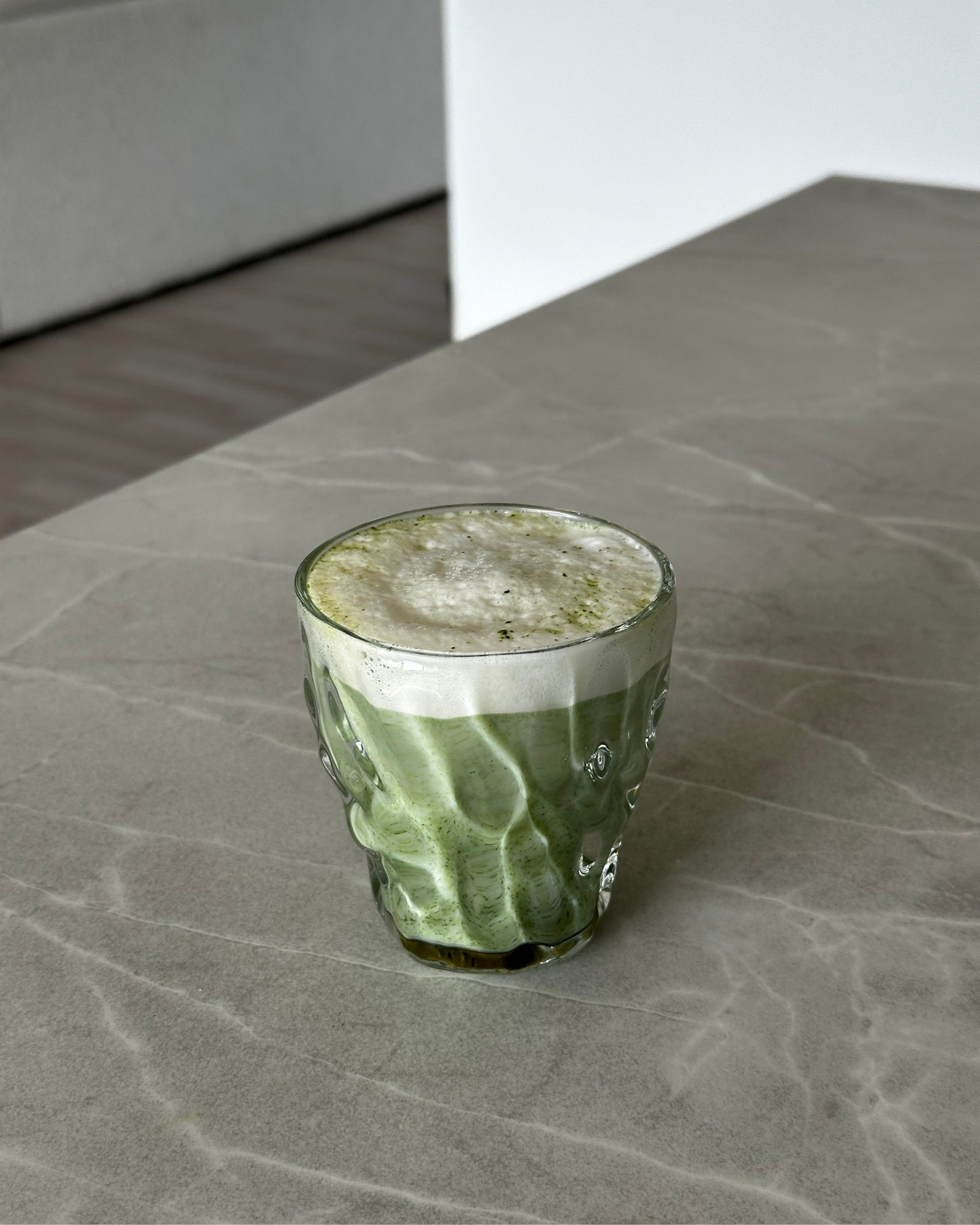 Rachel lille glas med matcha i