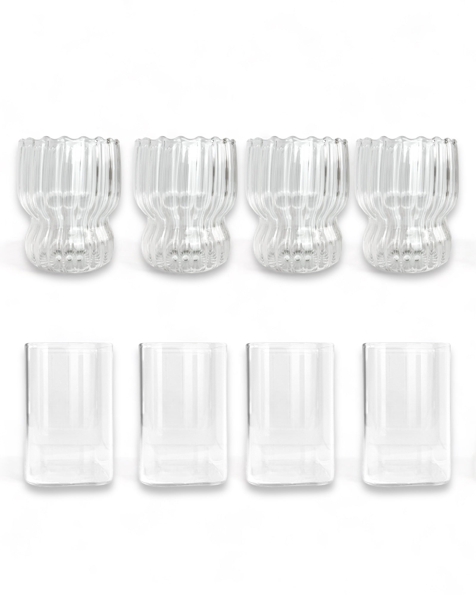 Glassæt med 8 glas: 4 Harper drikkeglas i riflet design og 4 Olivia firkantet glas i minimalistisk design